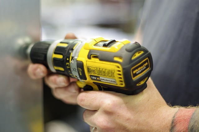 dewalt cordless screwdriver drill tool handyman craft work hands drilling machine cordless drill battery drill dewalt dewalt de
