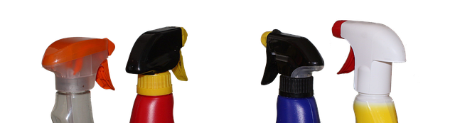 spray gun liquid fluid disinfect cleaner weedkiller chemical foreground squirt plastic trigger sprayer household housework di