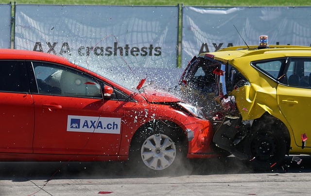 crash test collision rear end collision 60 km h diversion liability insurance mobile smartphone car insurance claim airbag open