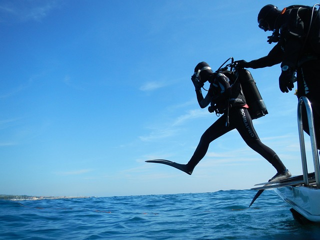 sub diving scuba nature giant step diver boat sea