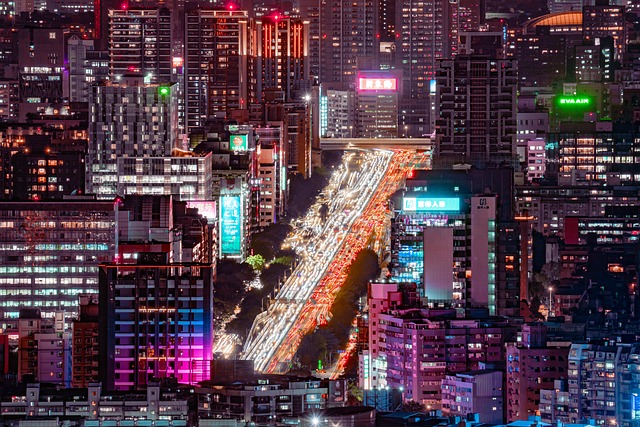 Run the two-frame comparison test — 2026 Taipei street photos