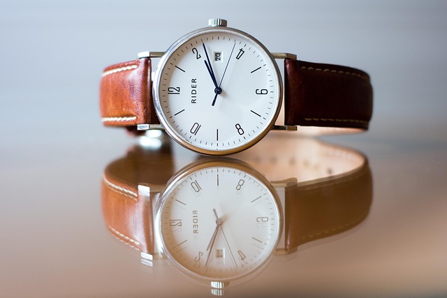 analog watch time watch wrist watch classic elegant fashion leather straps minutes hours seconds timepiece quartz reflection m