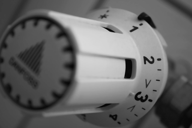 Manual-Only vs Hybrid vs Auto-Post Scorecard — 412 Controllers Save 2.5 Hours with