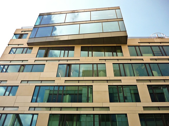 Options compared: AI vs traditional underwriting — AI Commercial Property Underwriting