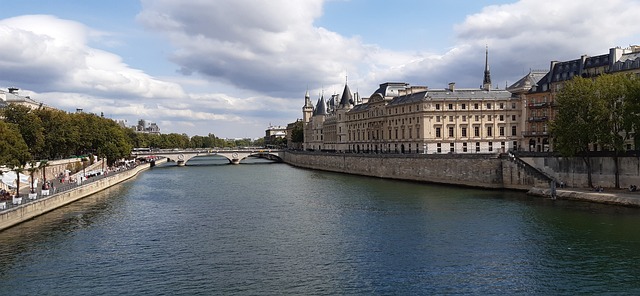 bridge monument building architecture paris seine concierge famous paris concierge concierge concierge concierge concierge