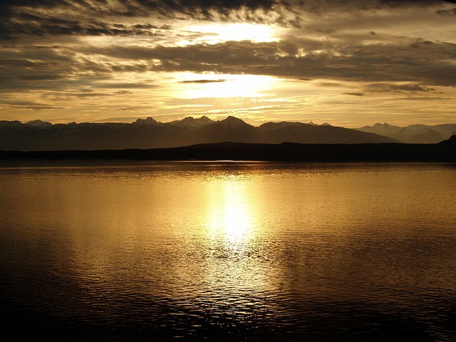sea sunset silhouette ocean water dusk sunlight sun reflection mountains mountain range scenery scenic countryside nature alas