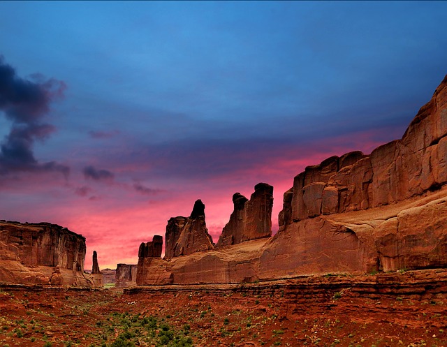 nature sunset arch national park america sky mountain landscape evening sun dusk color horizon clouds