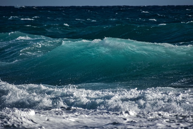 wave splash water sea nature splashing spray motion foam liquid wind spectacular surf turquoise windy weather blue nature b