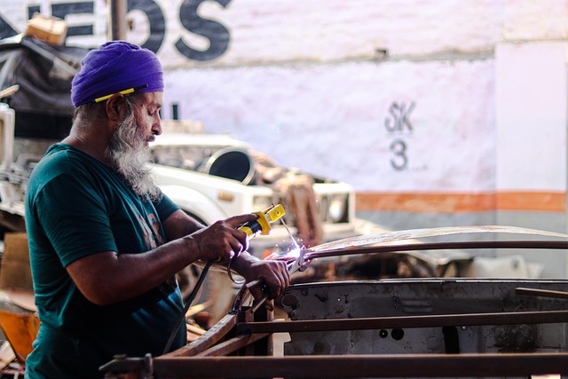 Lock 60% Now vs Wait 100% Spot — Car Factory Parts Costs