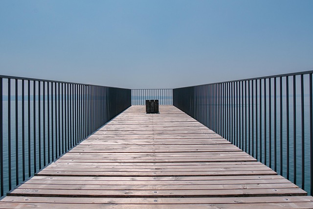 bridge passarelle de l utopia lake neuch