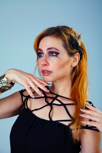 makeup gothic feathers glam rock fatal portrait smokey eyes black eyes bright makeup defiantly