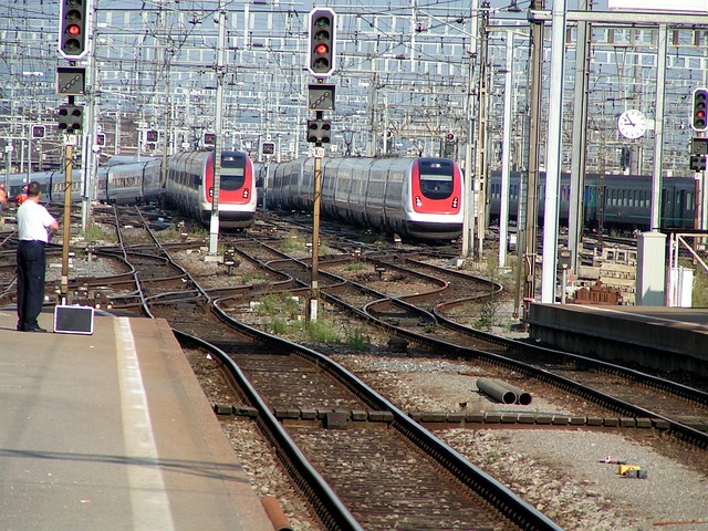 What the Data Doesn't Tell You — Federated vs Centralized Catalogs