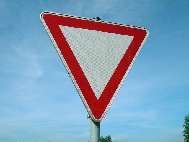 right of way traffic sign street sign sign traffic traffic signs priority road turn attention a notice give way give way give wa