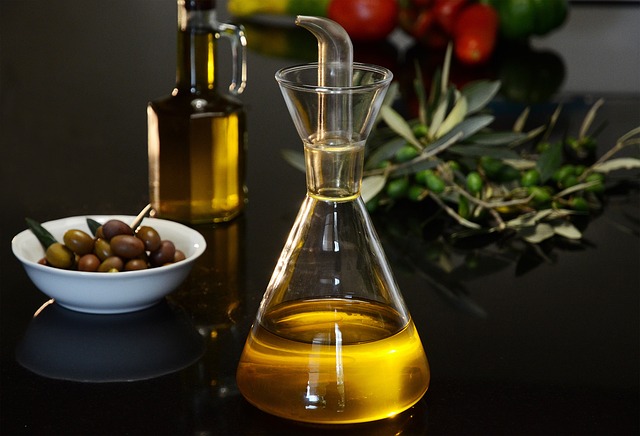 extra virgin olive oil mediterranean diet oil mediterranean italian nutrition olives ingredient sano food kitchen olive italy v