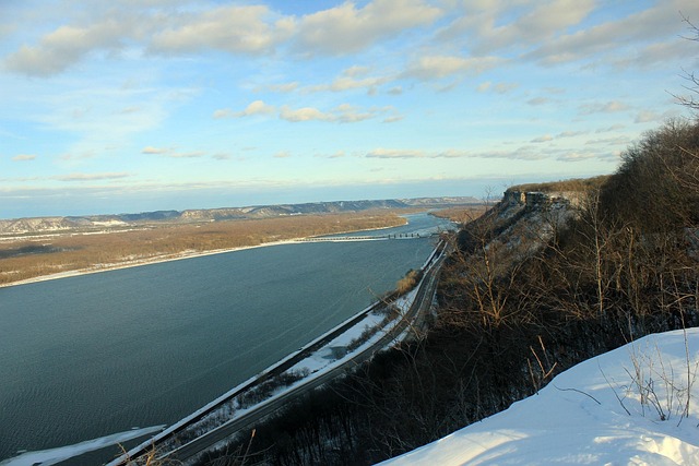 mississippi river bluff landscape scenic nature river mississippi snow