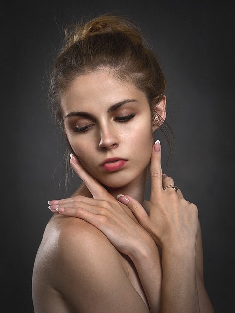 girl hands portrait model modeling pose posing makeup cosmetics skin woman nails young woman female female portrait female mo