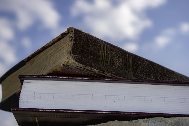 old new versus book day wallpaper 4k jerusalem praying book presence wisdom wallpaper windows wallpaper just books holy scriptu