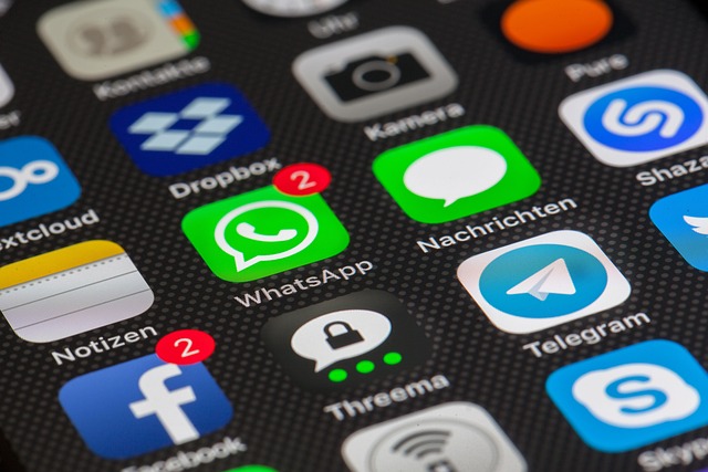 internet whatsapp smartphone communication phone networking app chat mobile networked global iphone ios make a phone call comm