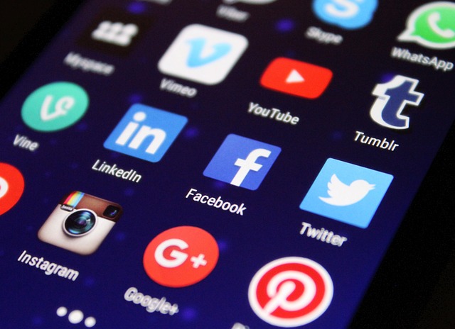 media social media apps social network facebook symbols digital twitter network social networking icon communication www intern