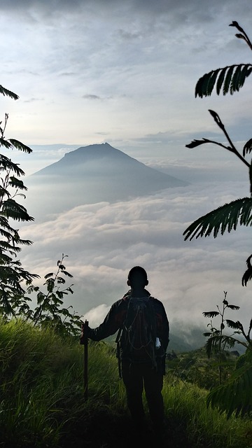 UBeesize vs Bare Hand — Solo Travel Selfies Front vs Rear