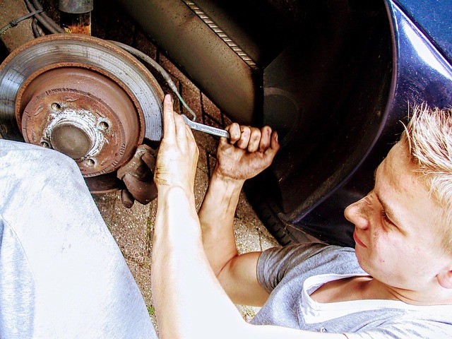 car mechanic disc brake revision mount assembly disassembly car repair tinker wrench workplace oliesmeer wheel bearing loosen t