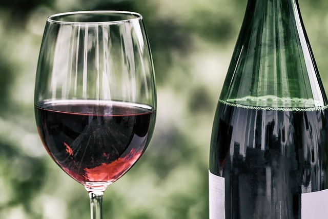 Tablet-Only vs. Sommelier-Only vs. Hybrid — Tablet Wine Lists vs. Sommeliers