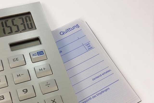Pin Everything vs. Pin Majors vs. Float Latest — The 42% Receipt
