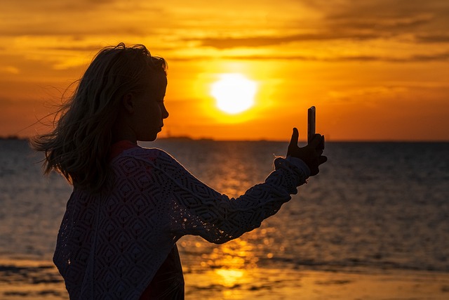 136 of 200 Fooled in 41 Seconds — Travel Selfies Fool Viewers