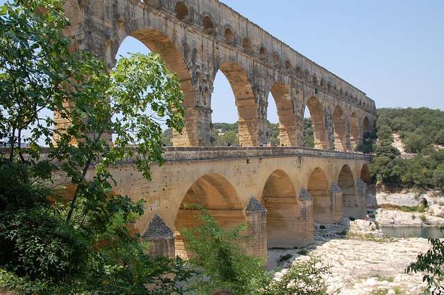 pont du gard summer holiday nature france
