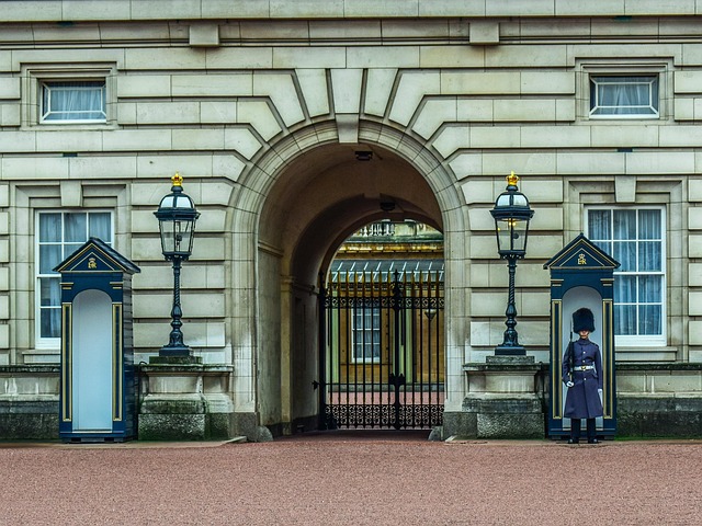 buckingham palace gate guard building architecture royal landmark travel tourism london england uk united kingdom buckingham pa